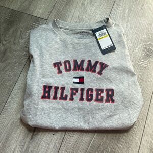 Tommy Hilfiger Gray t shirt